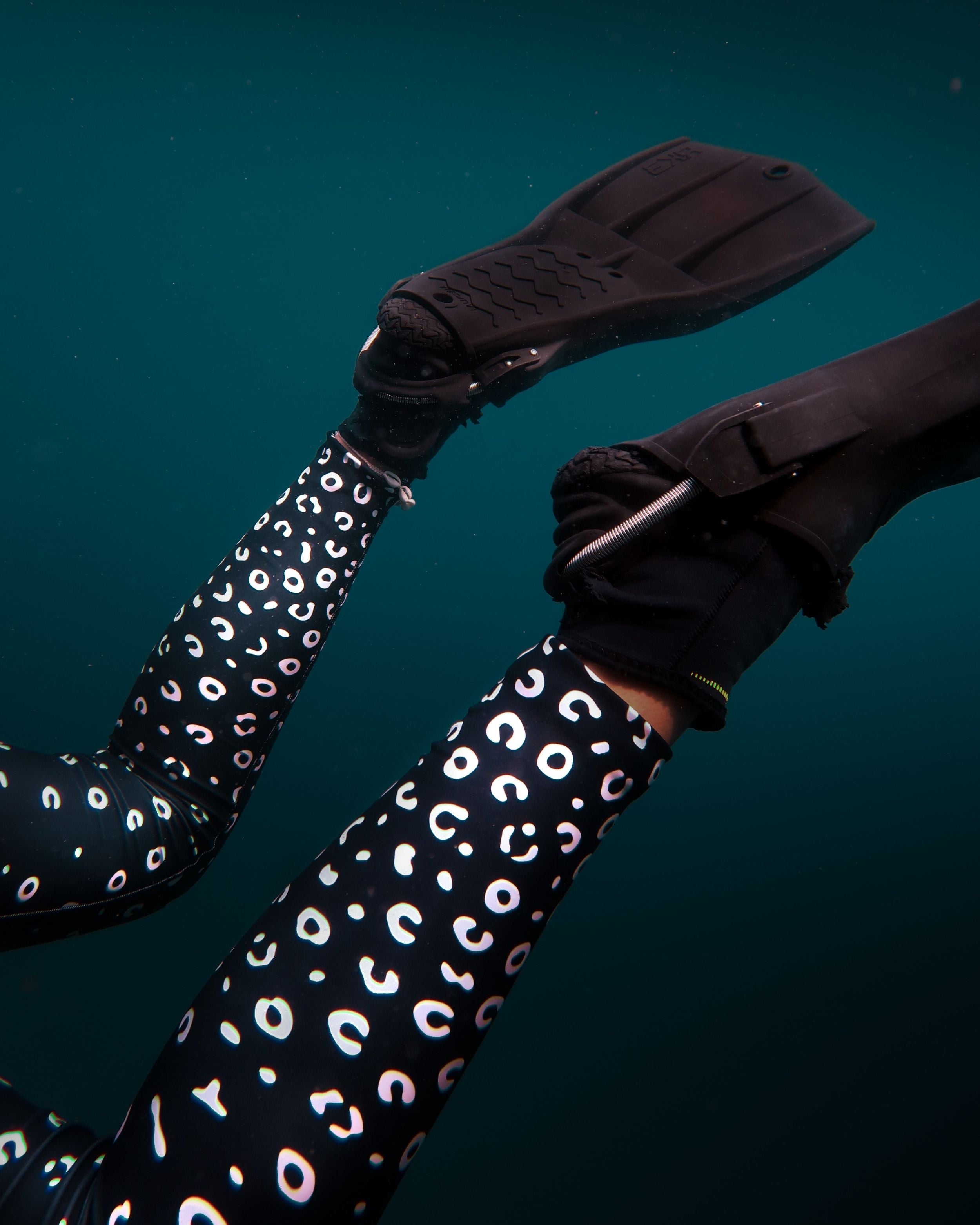 Spotted Eagle Ray Dive Leggings